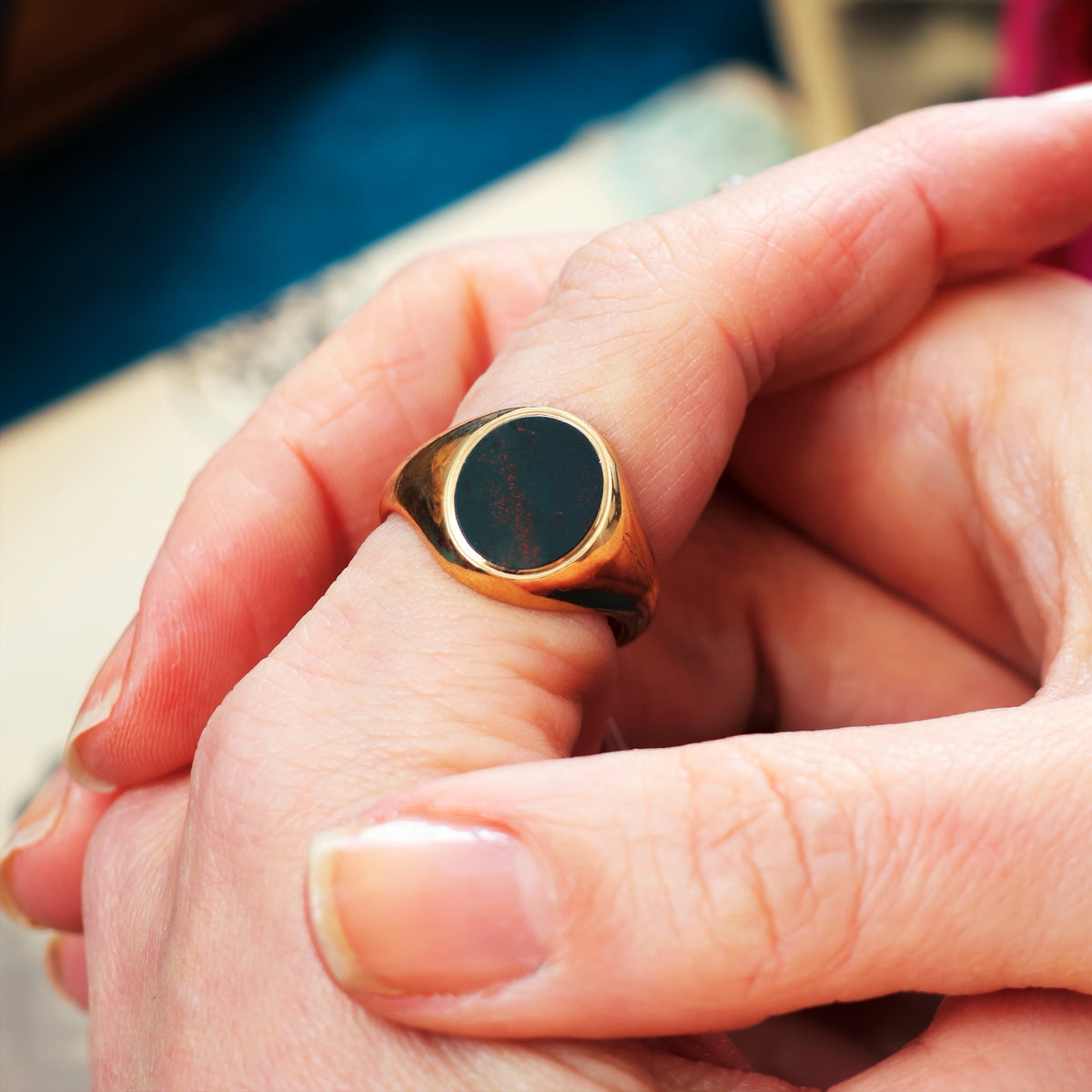 Date 1997 9ct Gold Bloodstone Signet Ring