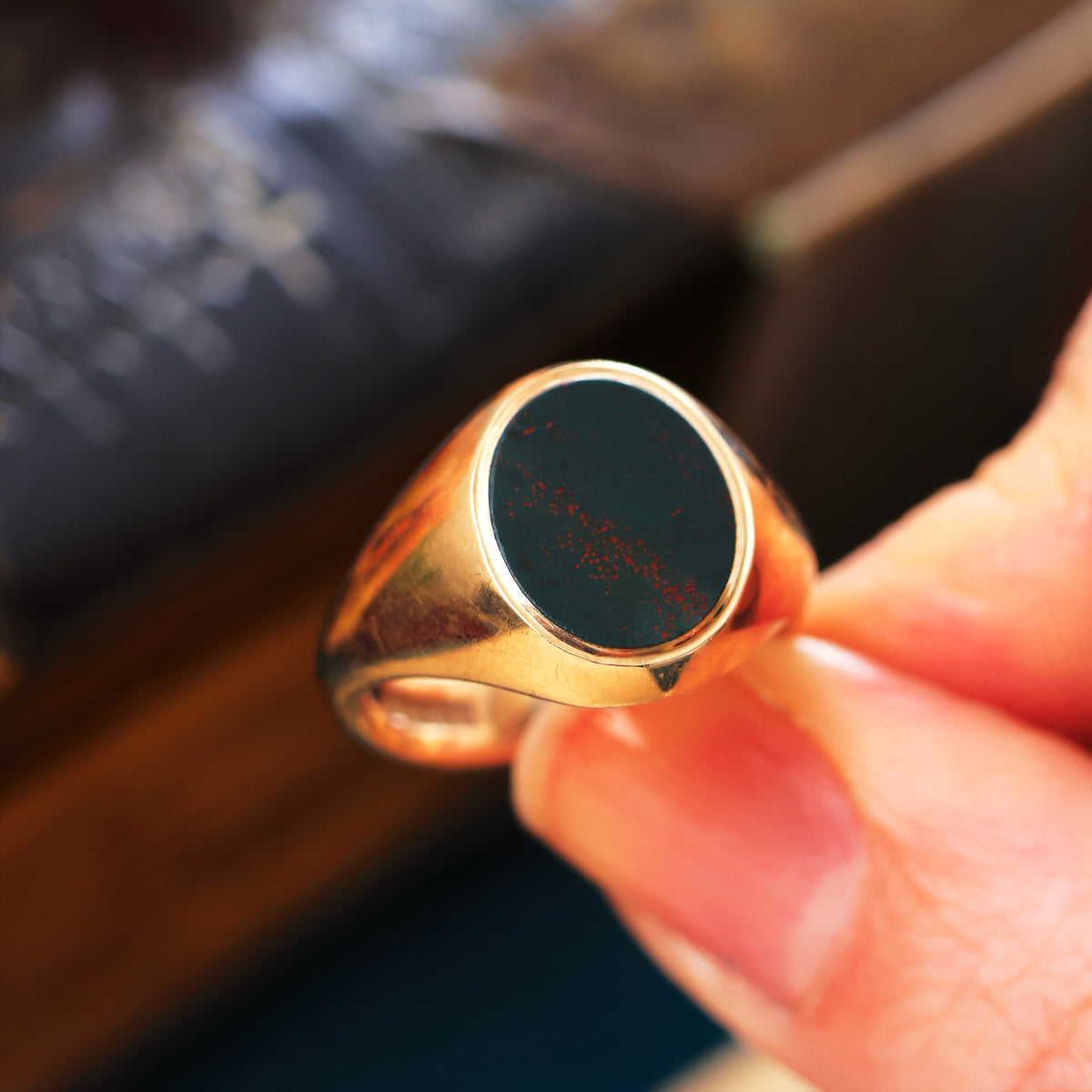 Date 1997 9ct Gold Bloodstone Signet Ring