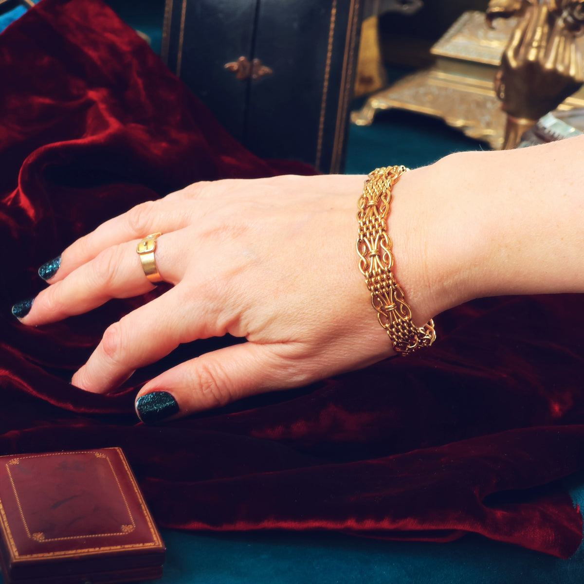 Especially Nice 9ct Gold Edwardian Gate Bracelet