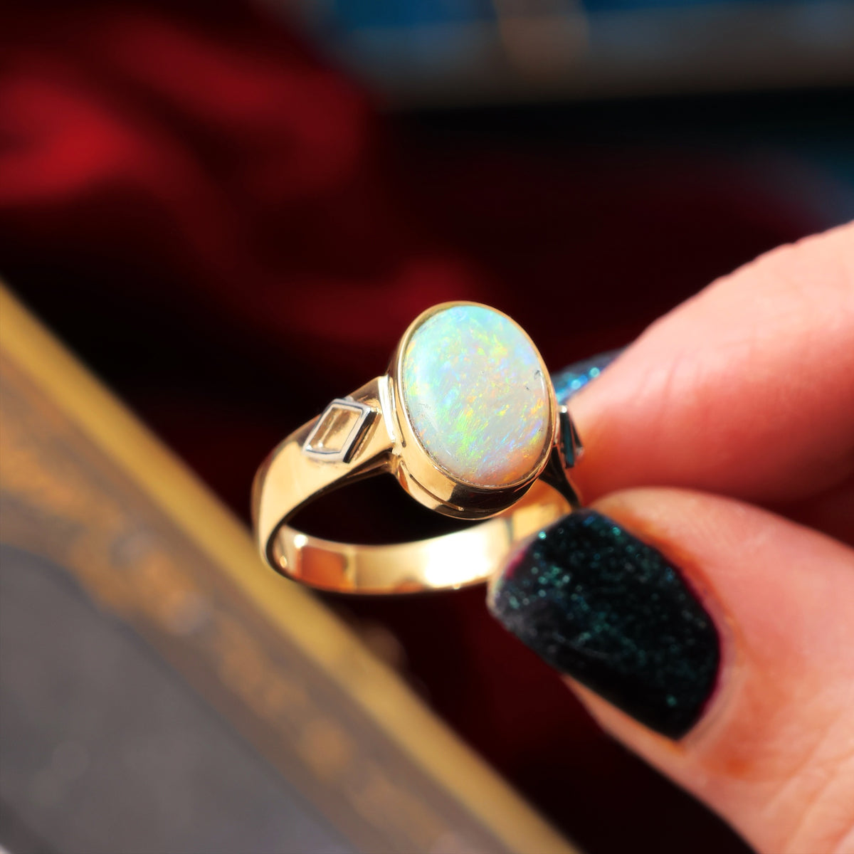 Stylish Vintage Crystal Opal Cabochon Ring