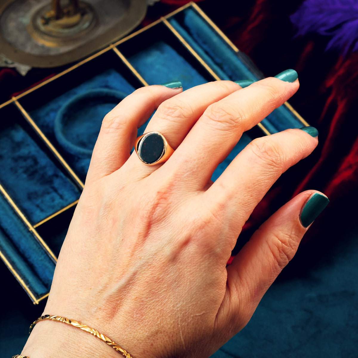 Classic Vintage 9ct Gold & Bloodstone Men's Signet Ring