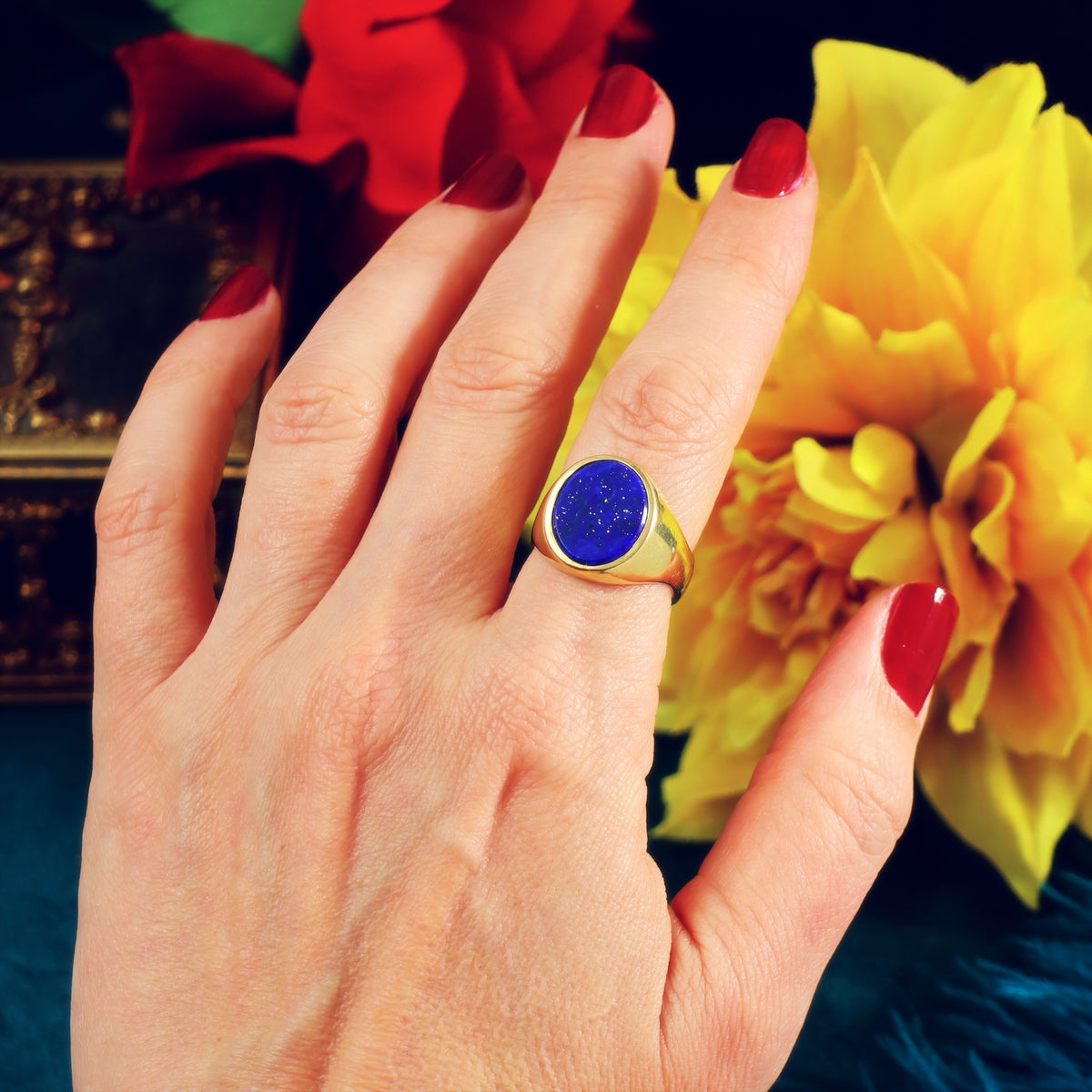 Classic Vintage 18ct Gold Lapis Lazuli Signet Ring