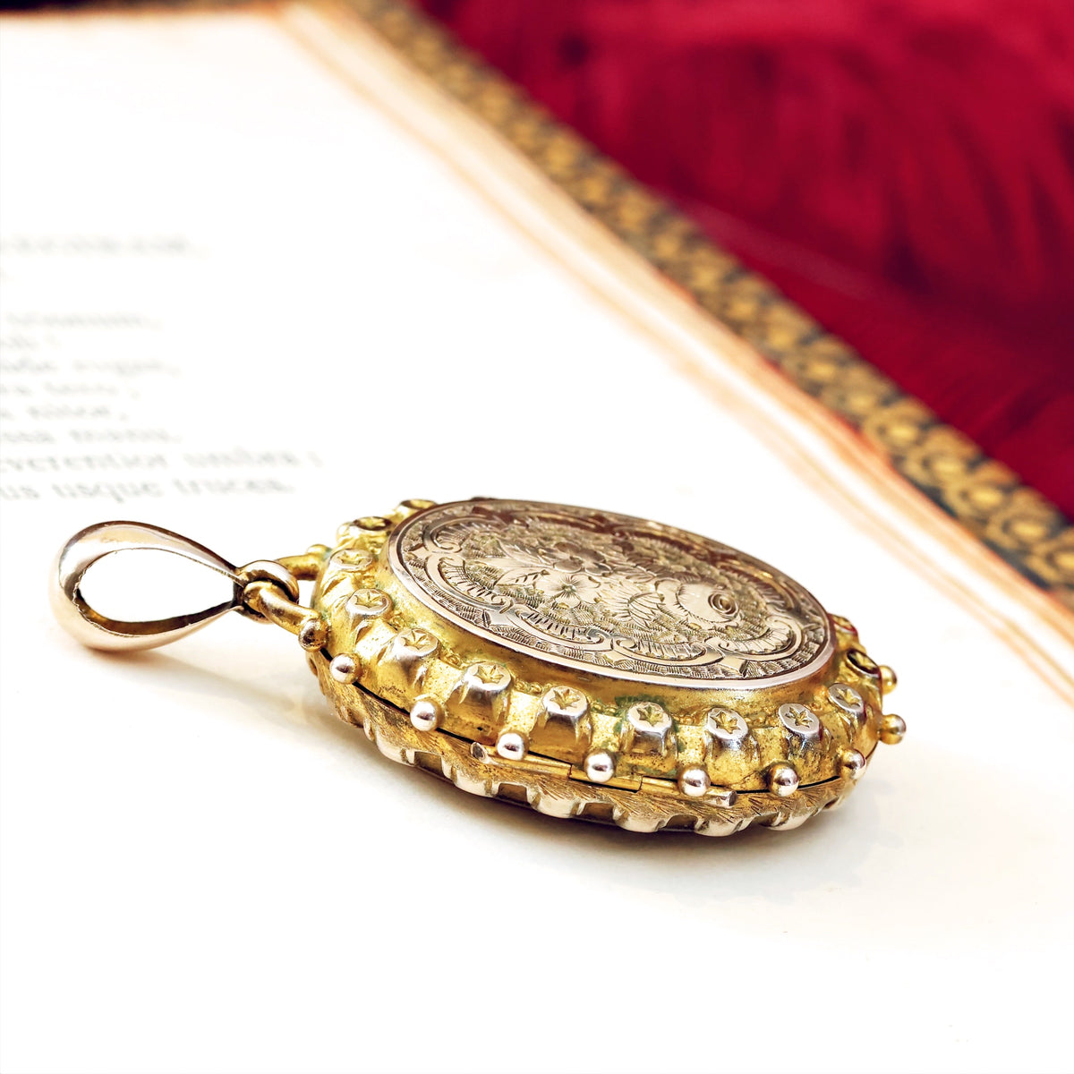 Gorgeous 1880's Victorian Ornate Gold Locket