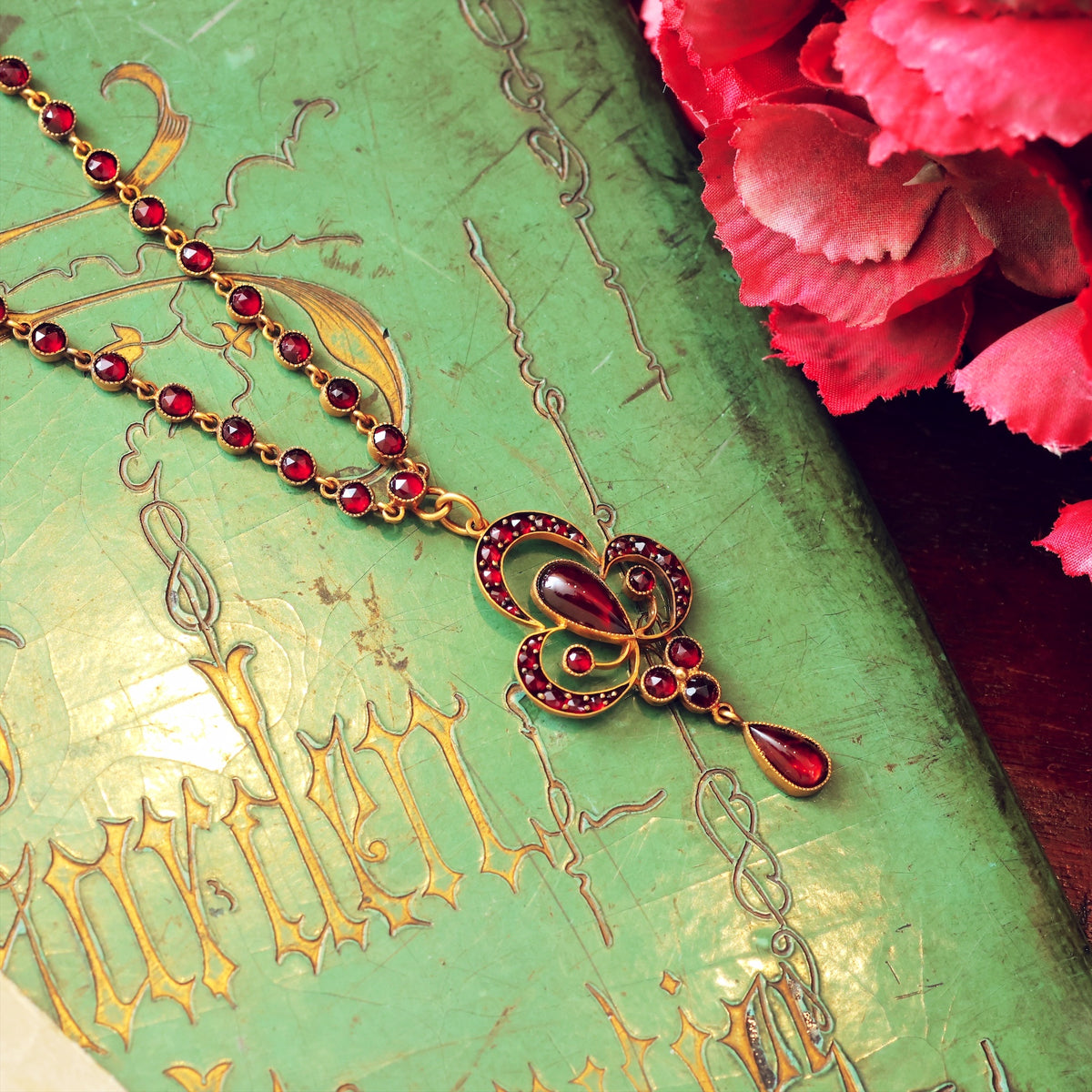 Beautiful Vintage Bohemian Garnet Necklet