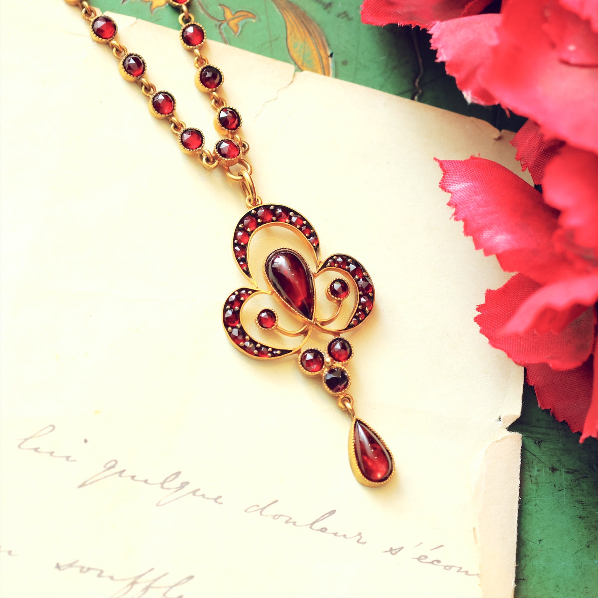 Beautiful Vintage Bohemian Garnet Necklet