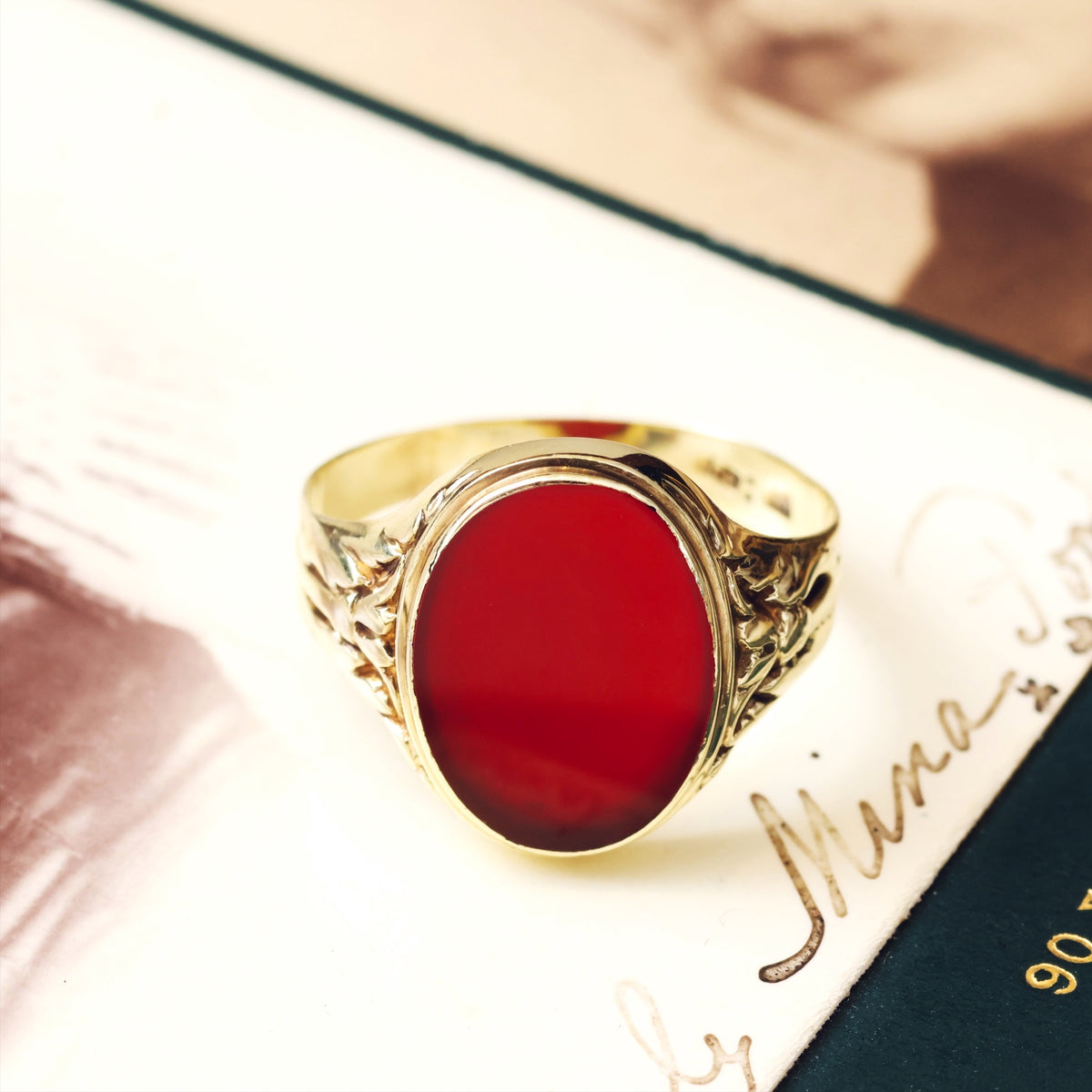 Vintage 8ct Gold Russet Carnelian Signet Ring