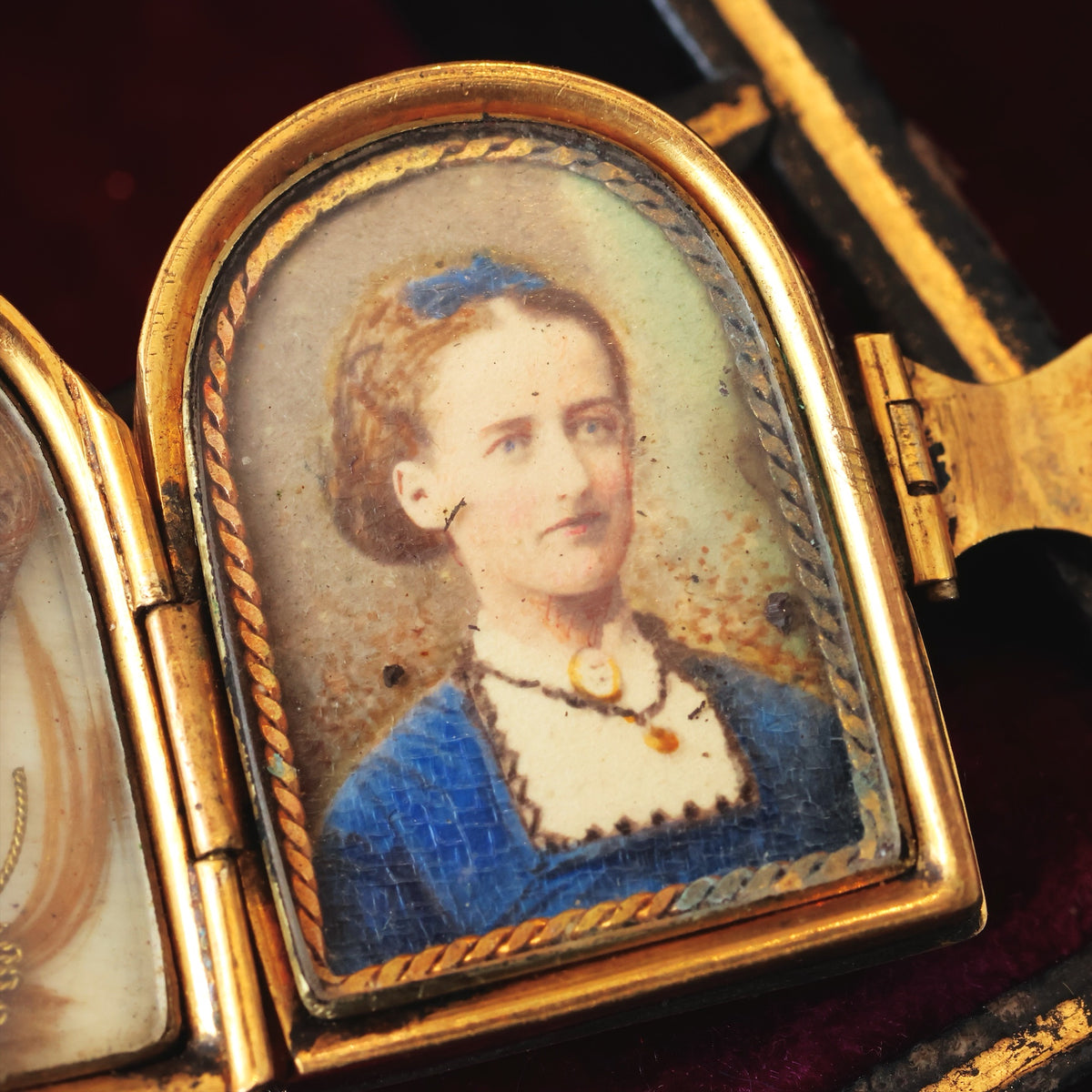 Antique Victorian Book Memento Locket