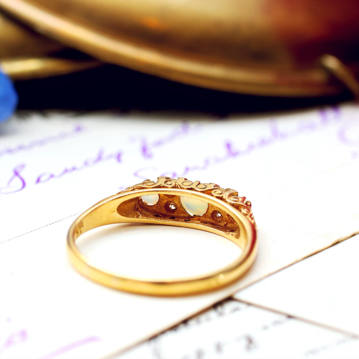 Lovely Vintage 18ct Gold Opal & Diamond Ring