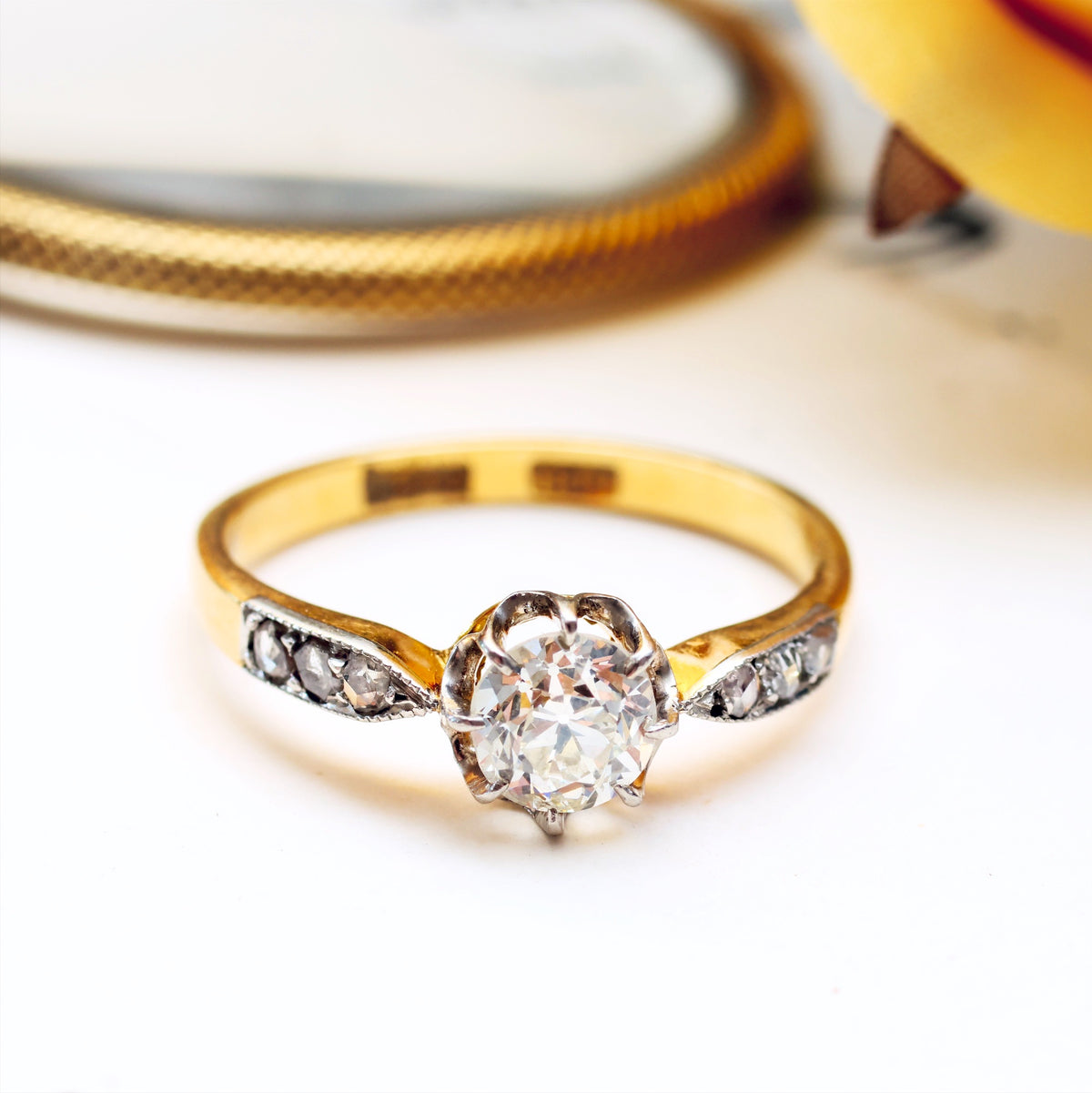 Romantic Twinkle! Vintage Diamond Engagement Ring