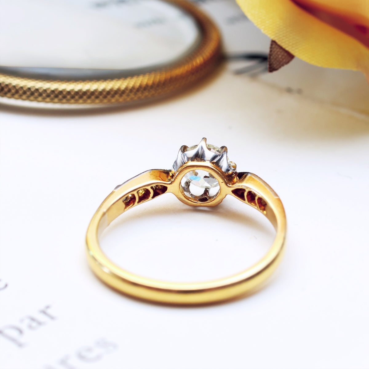 Romantic Twinkle! Vintage Diamond Engagement Ring