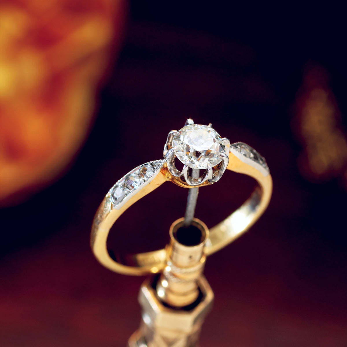 Romantic Twinkle! Vintage Diamond Engagement Ring