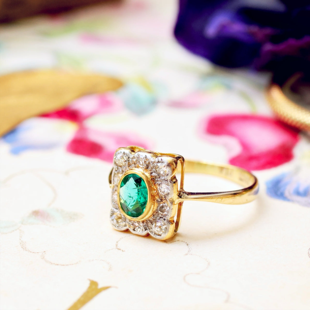 Vivacious Vintage Emerald & Diamond Cluster Ring