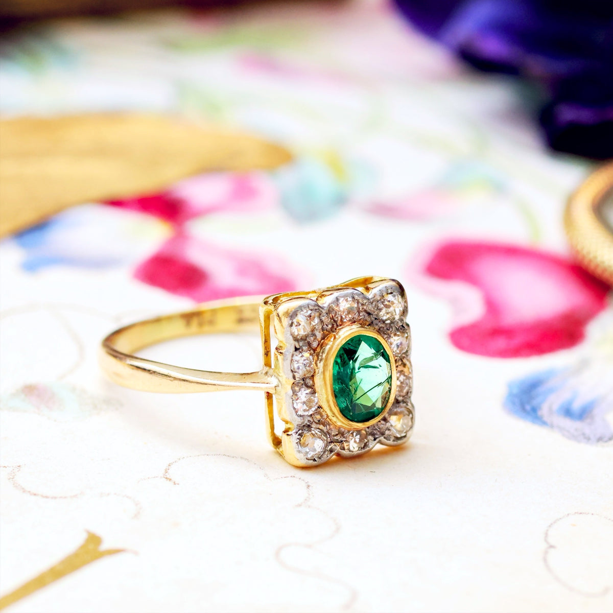 Vivacious Vintage Emerald & Diamond Cluster Ring