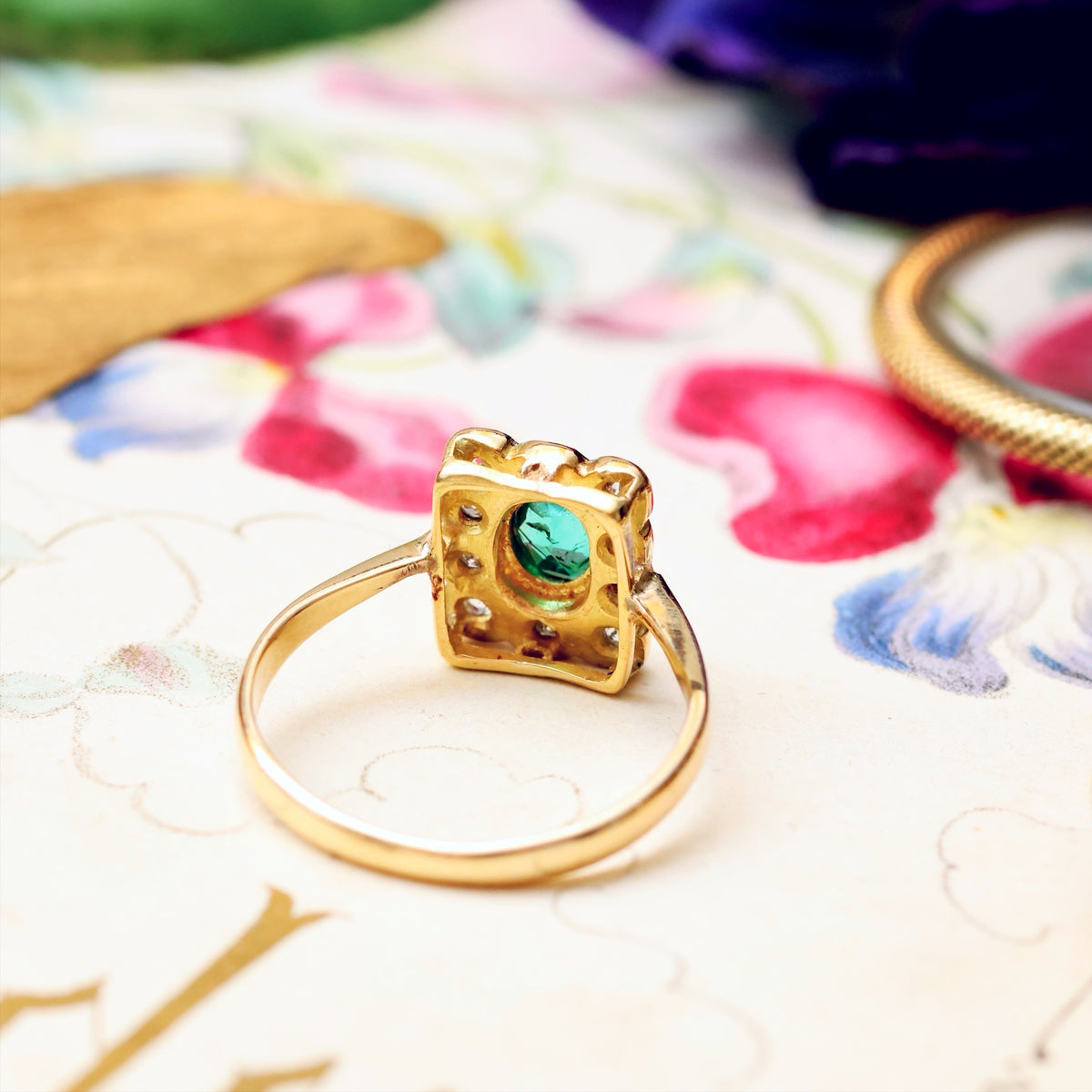 Vivacious Vintage Emerald & Diamond Cluster Ring