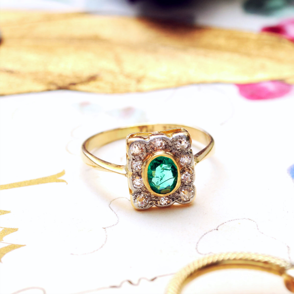 Vivacious Vintage Emerald & Diamond Cluster Ring