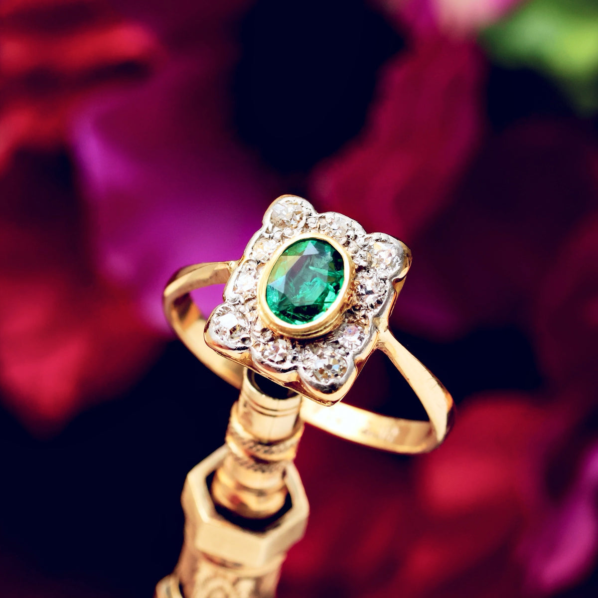 Vivacious Vintage Emerald & Diamond Cluster Ring