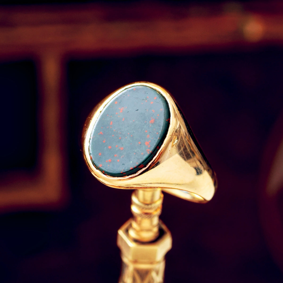 Classic Vintage 9ct Gold & Bloodstone Men's Signet Ring