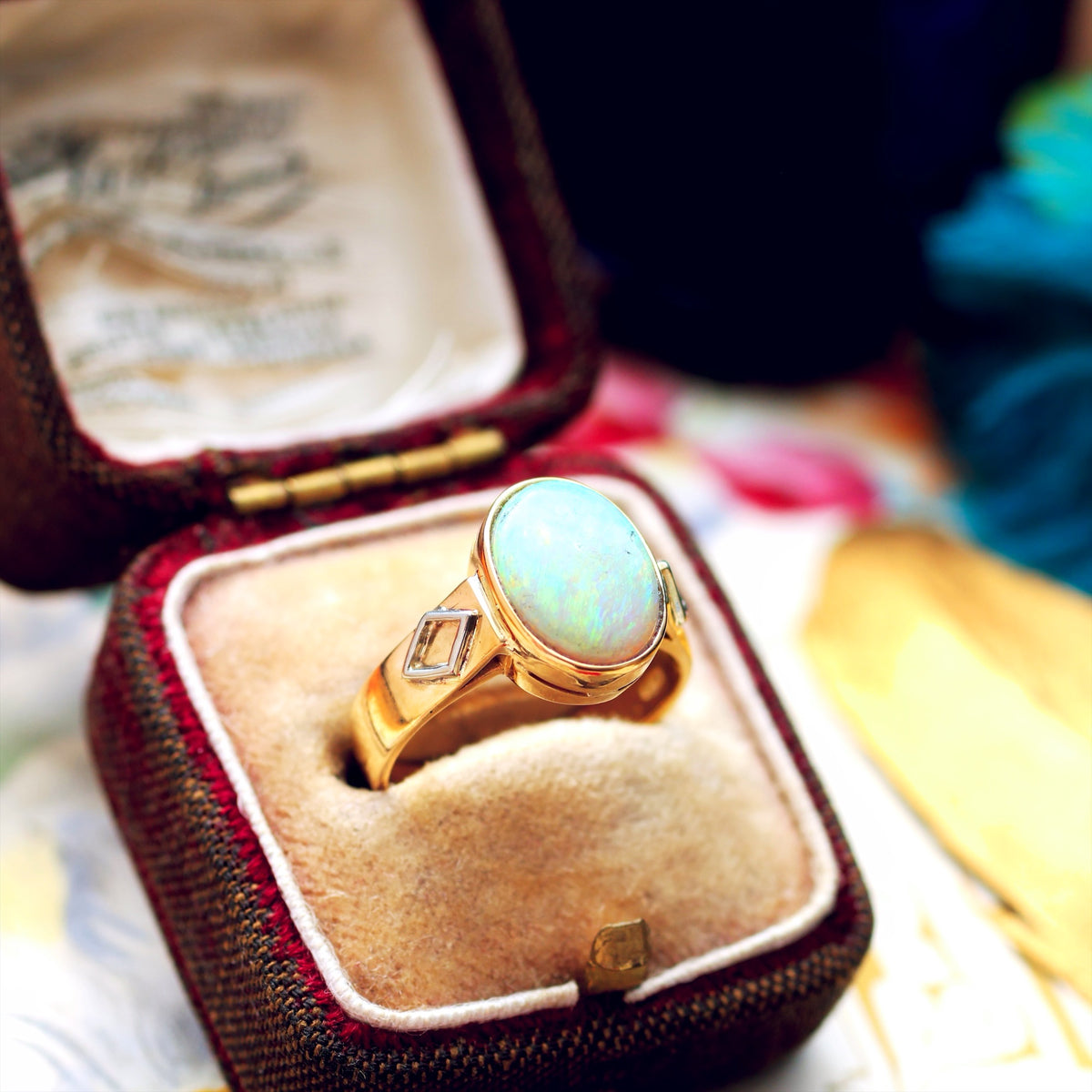 Stylish Vintage Crystal Opal Cabochon Ring