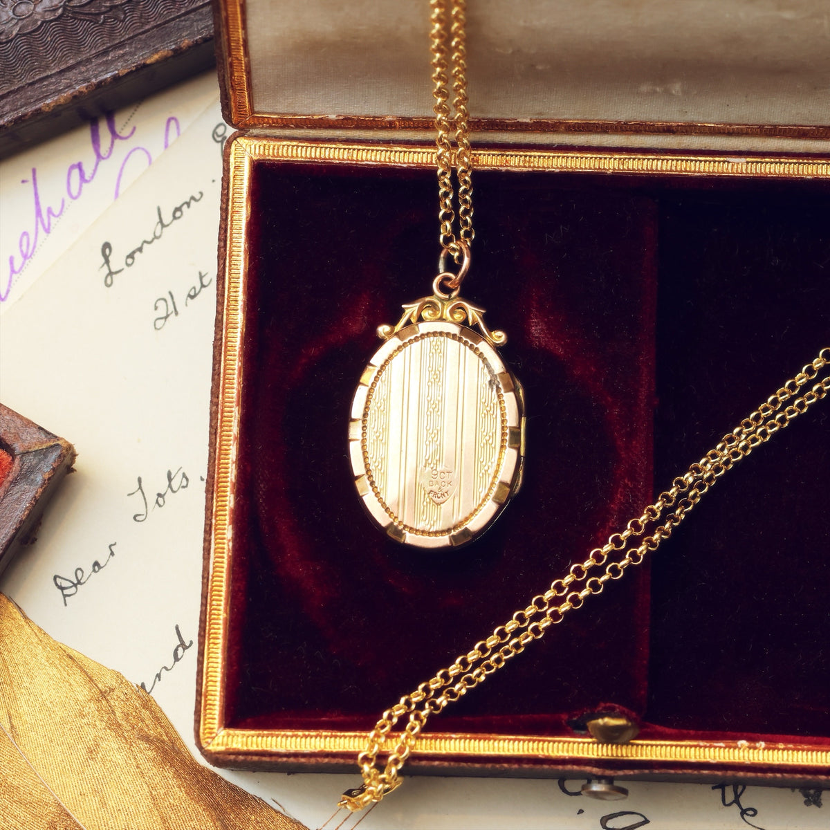 Elegant Antique Edwardian 9ct Gold Locket