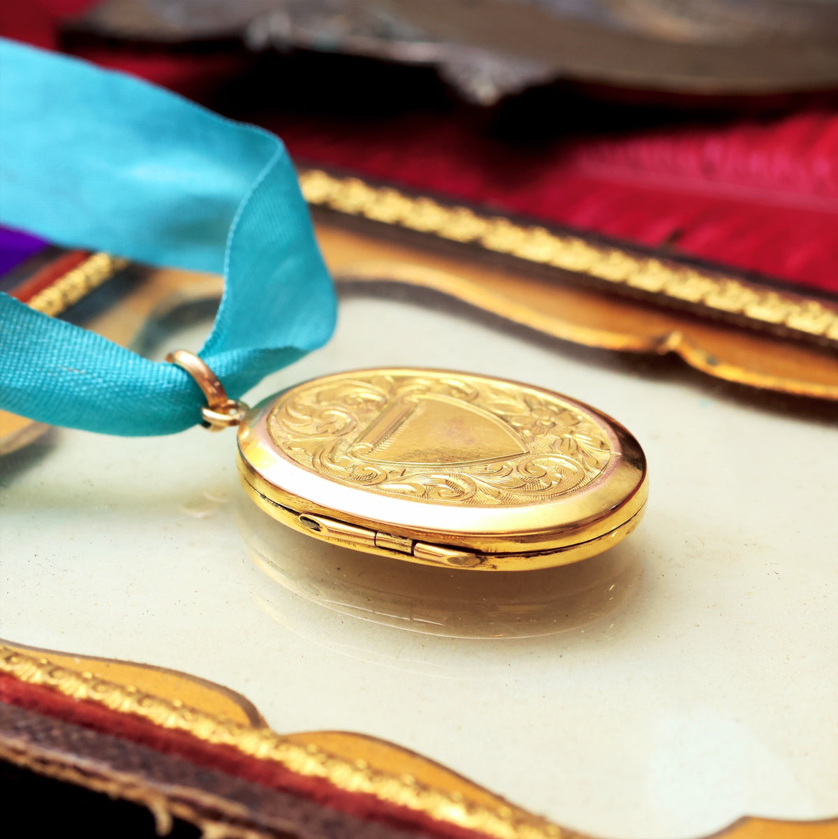 Antique Oval 'Roses for LOVE' Gold Locket