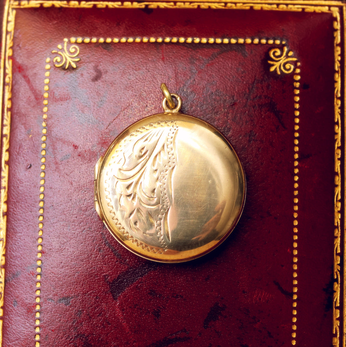 Vintage Half Engraved 9ct Gold Locket