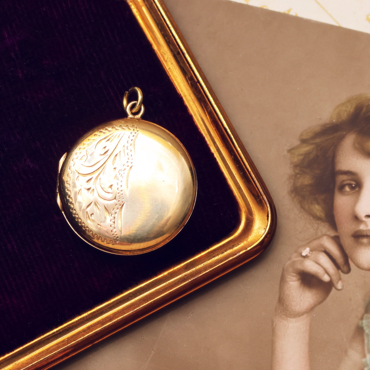 Vintage Half Engraved 9ct Gold Locket