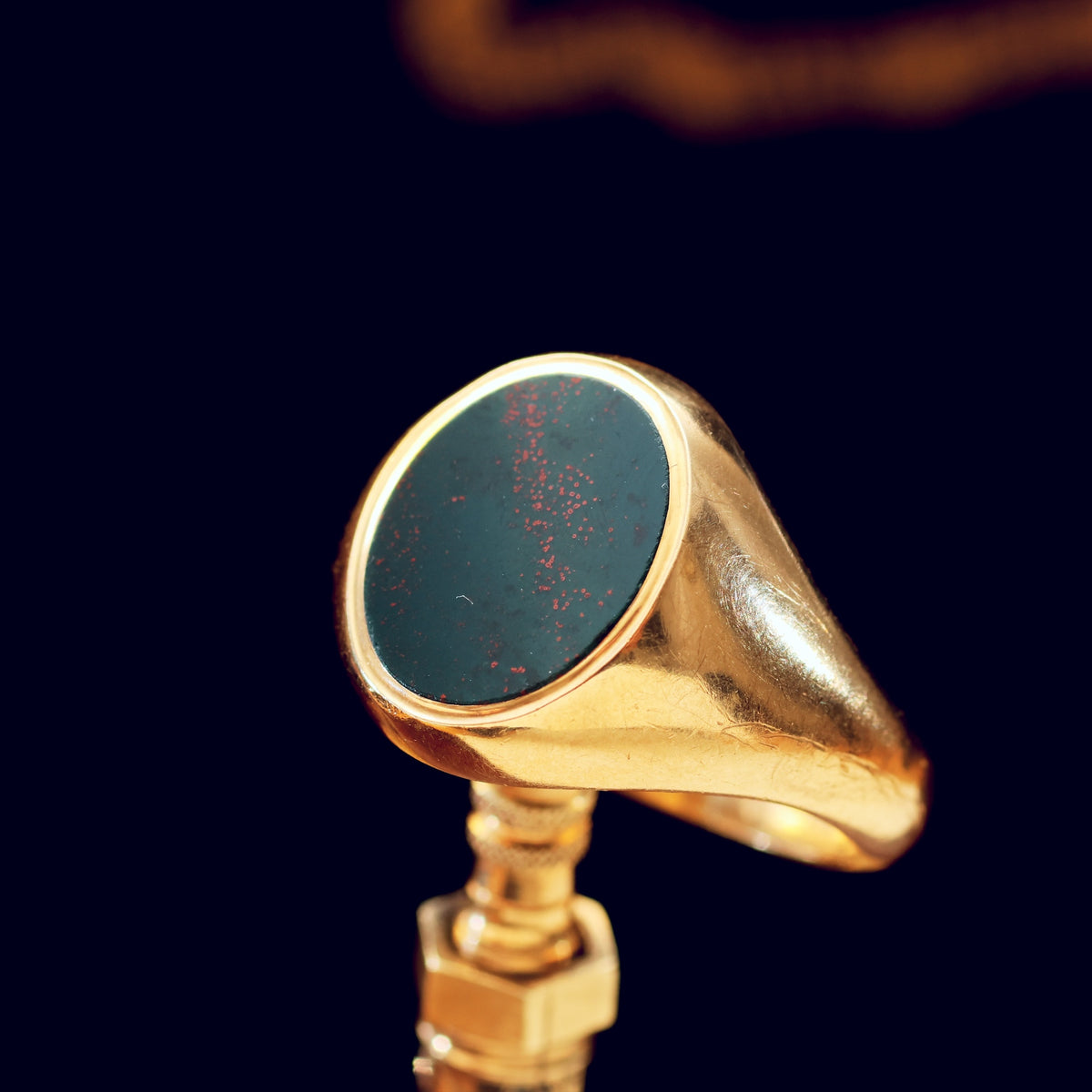 Date 1997 9ct Gold Bloodstone Signet Ring