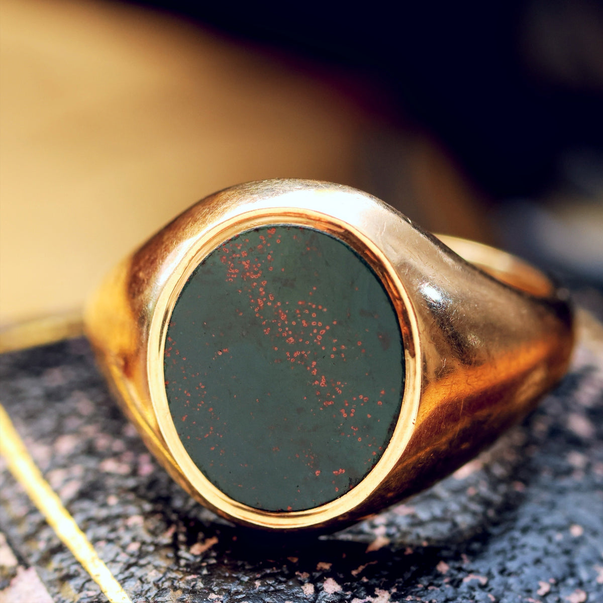 Date 1997 9ct Gold Bloodstone Signet Ring