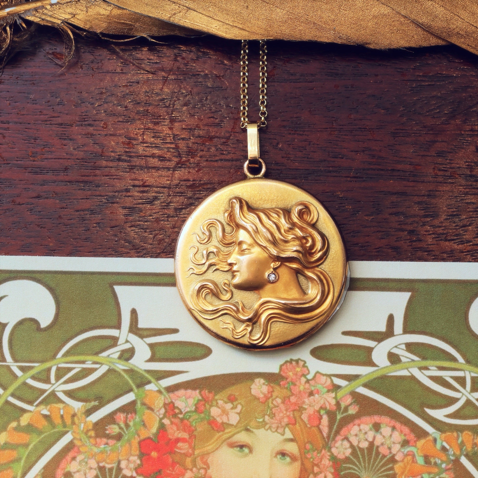 1900's Art Nouveau locket top