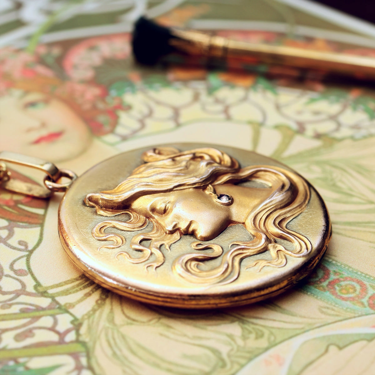 Circa 1900 Antique Art Nouveau Locket