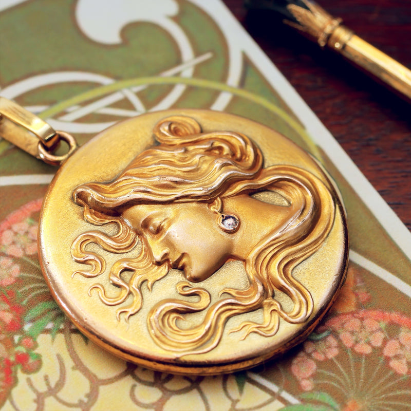 Circa 1900 Antique Art Nouveau Locket