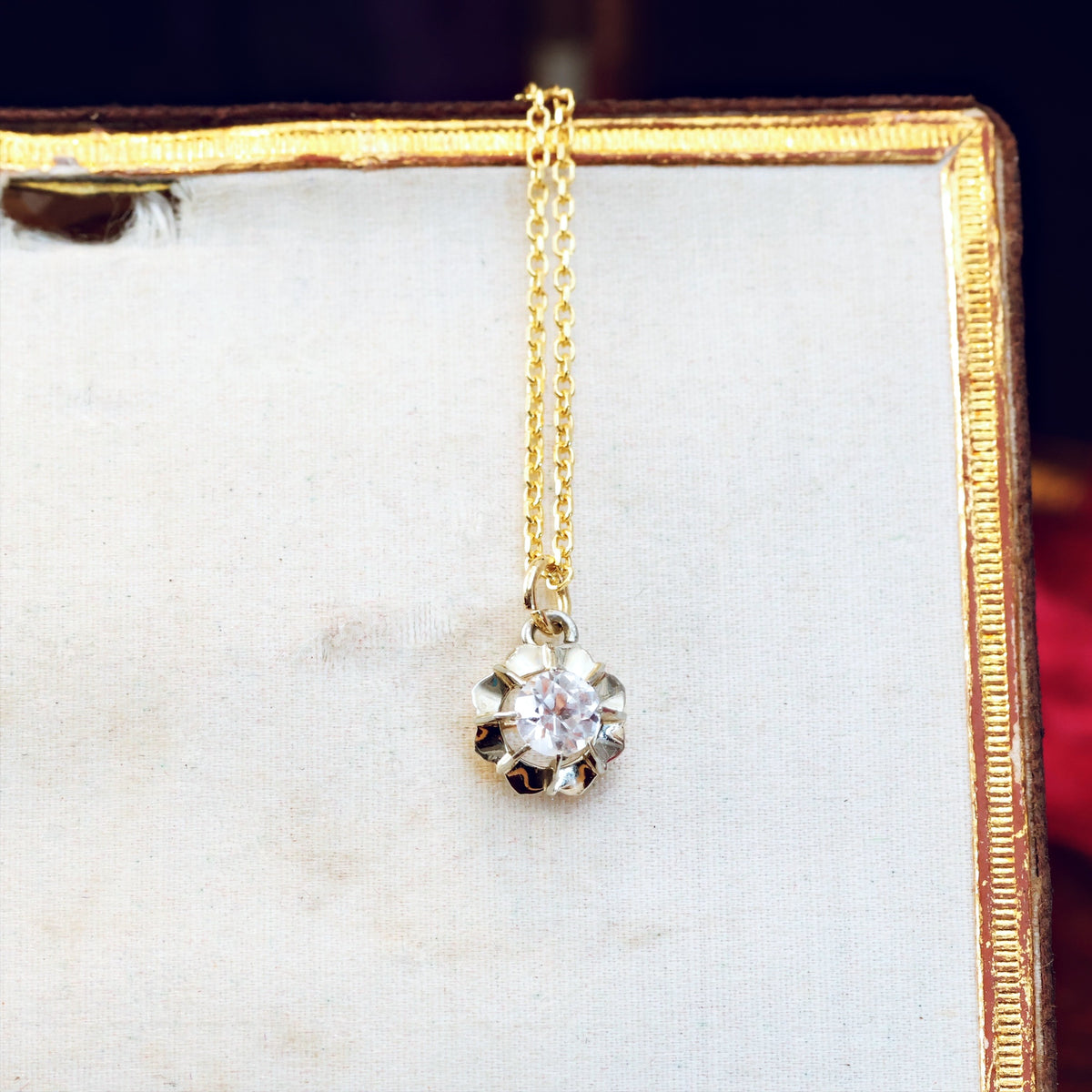 Vintage Twinkles! Pretty Little Paste Solitaire Pendant