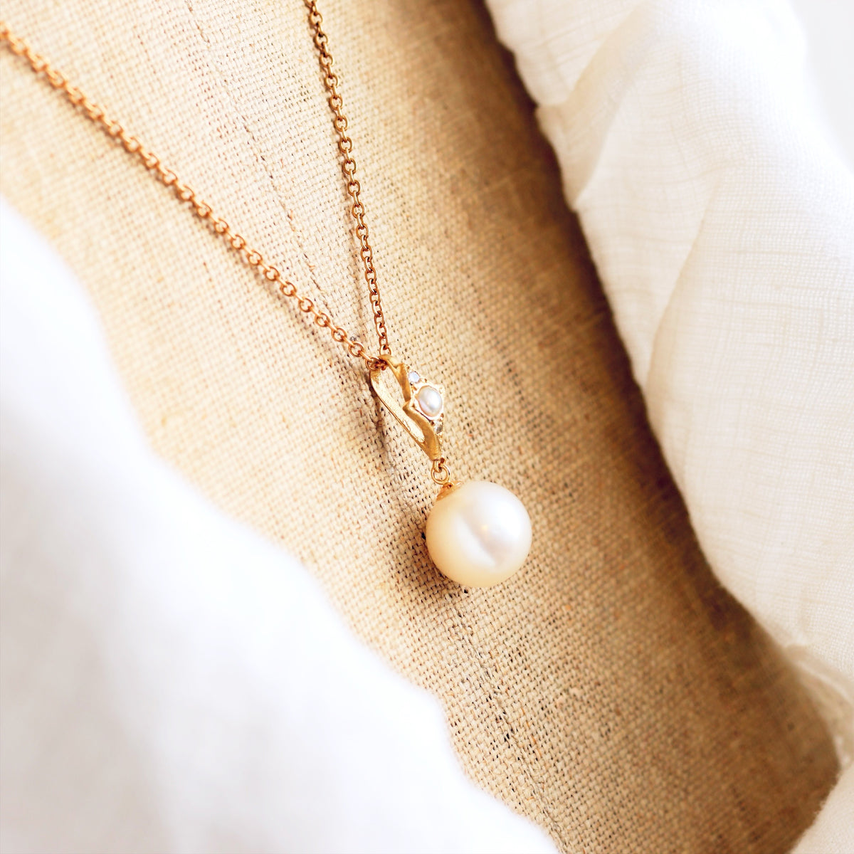 Pearl & Diamond Pendant & Chain