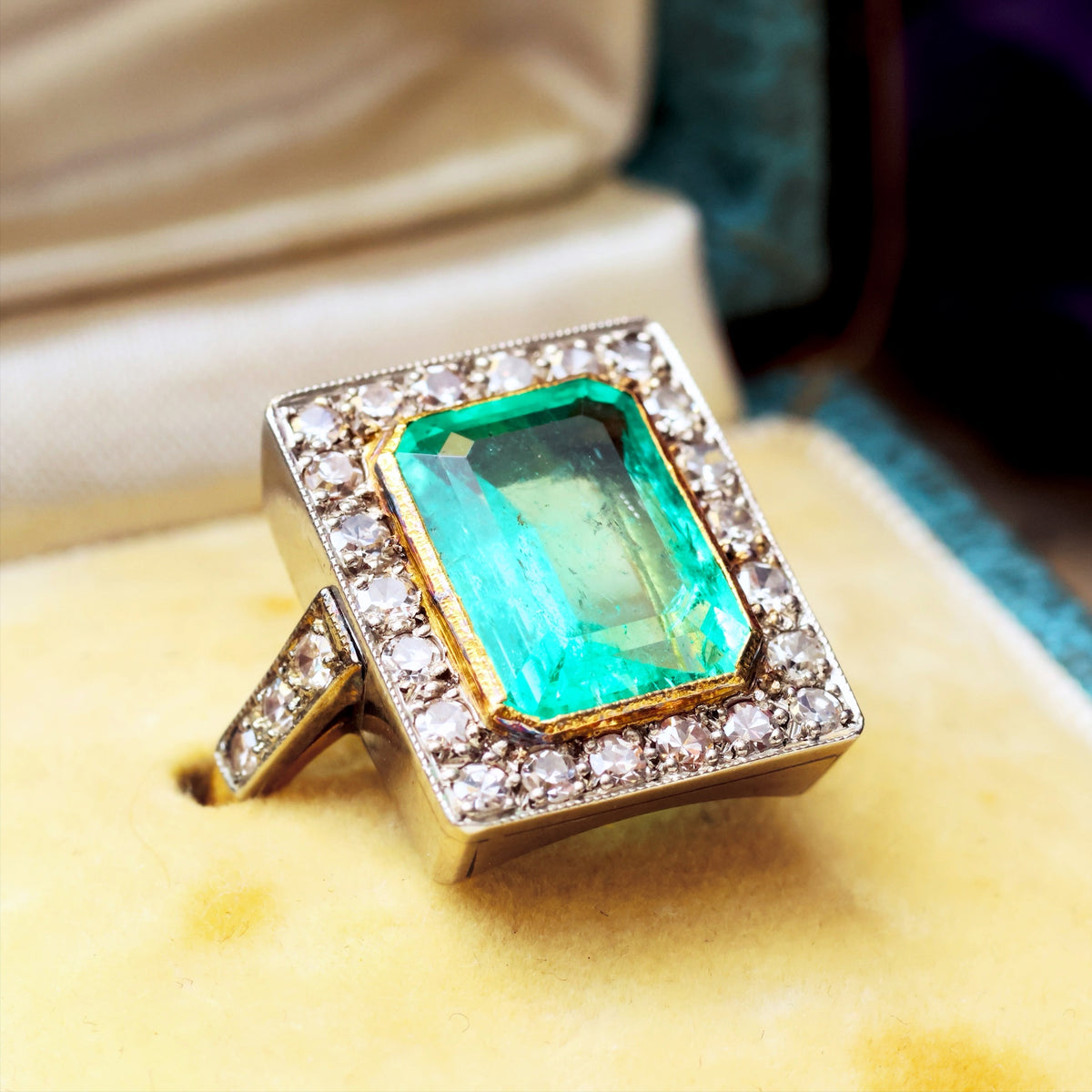 Majestic Vintage 3 Carat Columbian Emerald & Diamond Ring