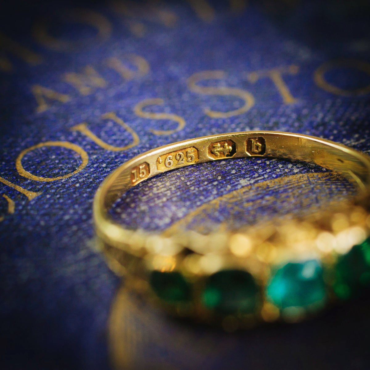 Verdant Date 1876 15ct Gold Green Paste Ring