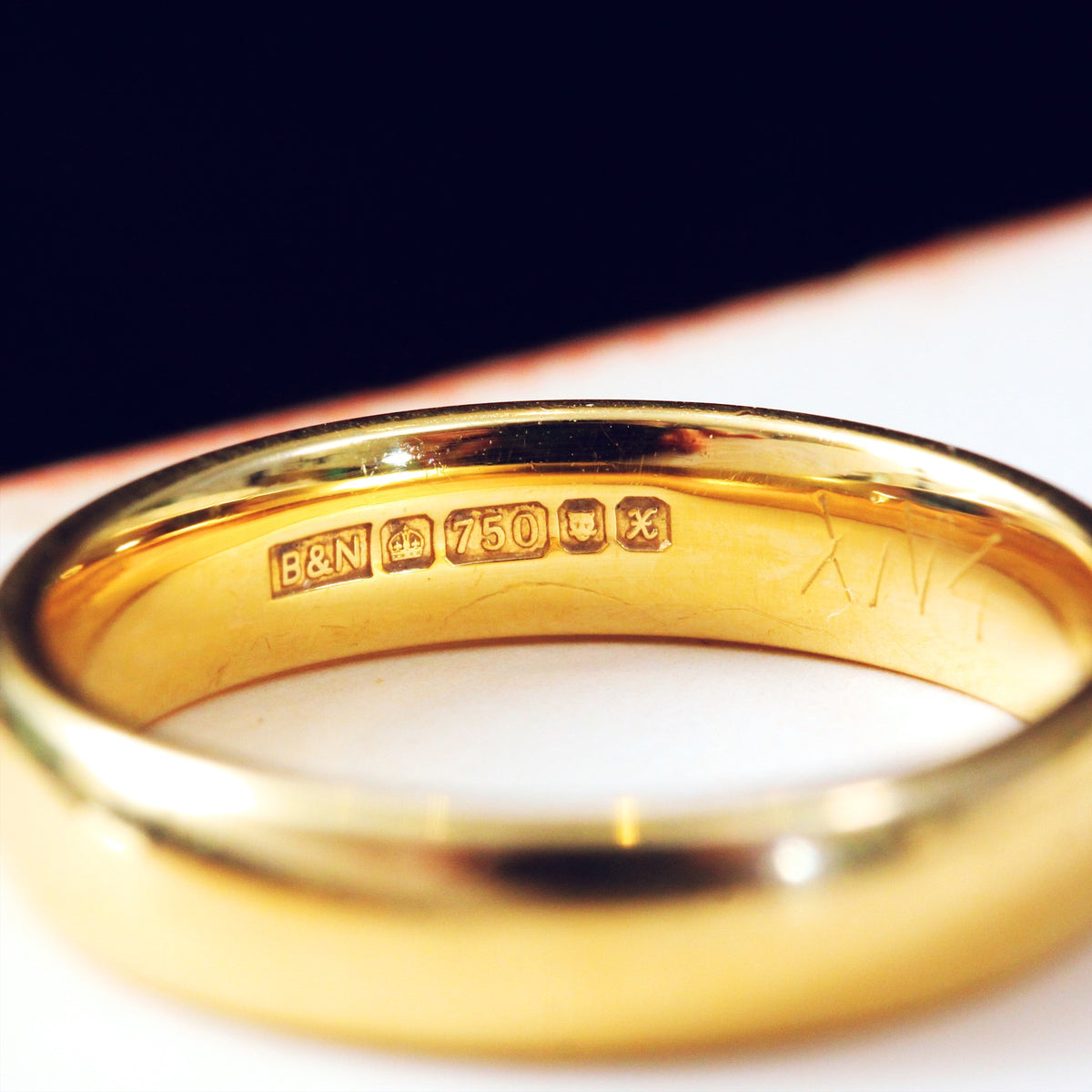 Classic 18ct Gold Wedding Band