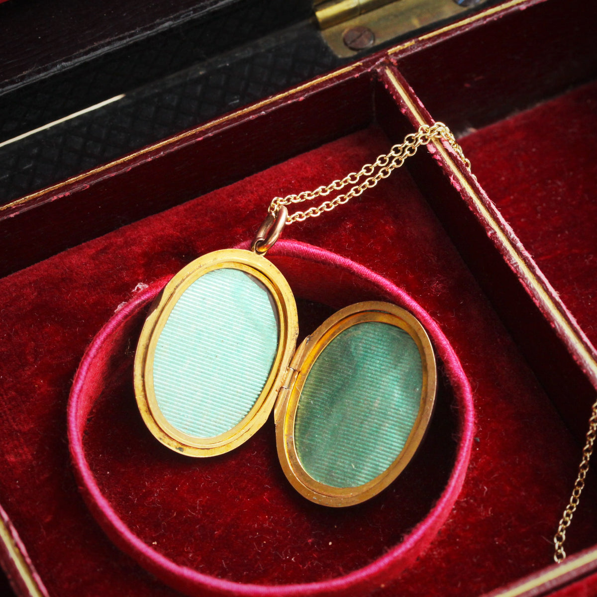 Antique Edwardian Era Gold Locket