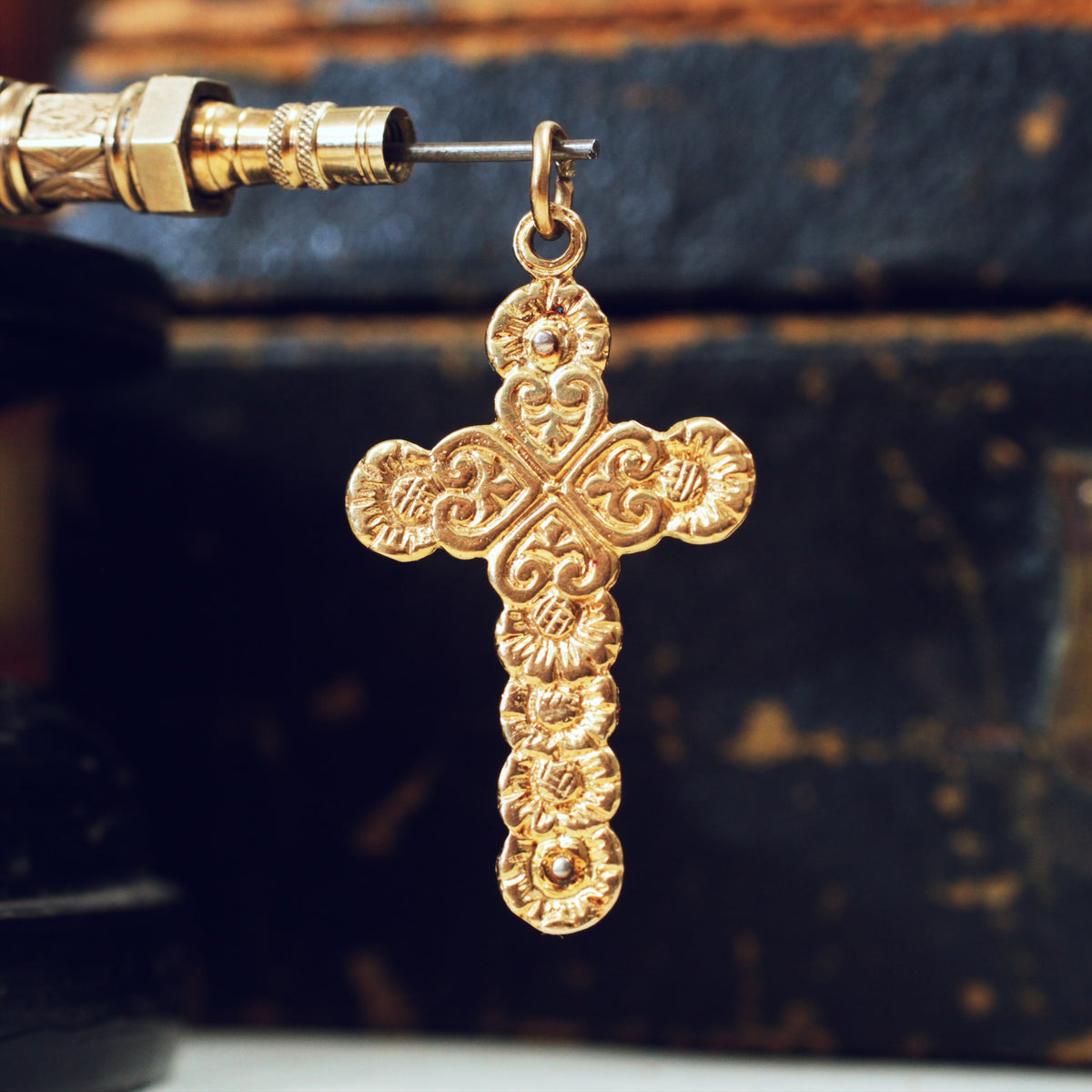 Lovely Floriate Georgian Style 9ct Gold Paste Cross