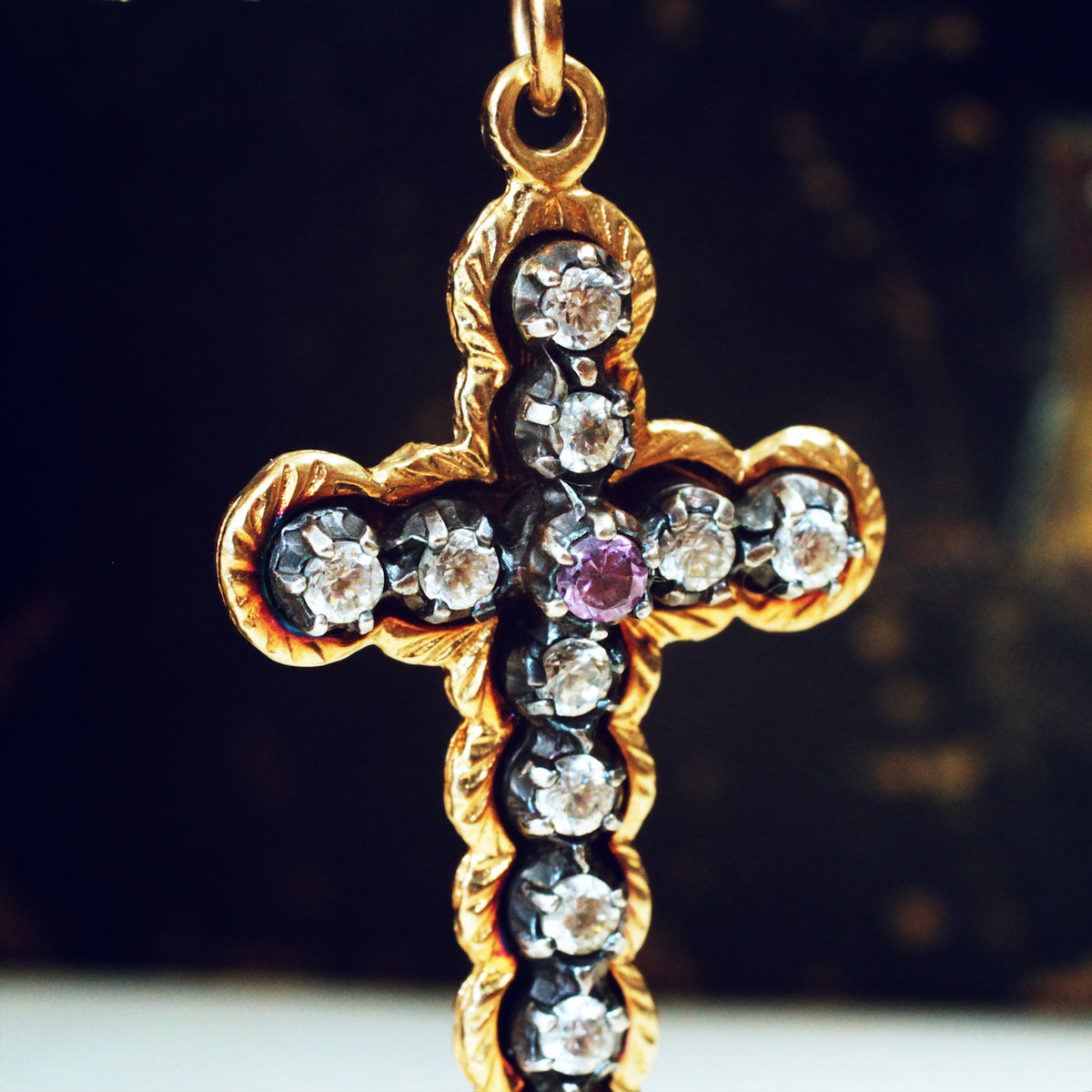 Lovely Floriate Georgian Style 9ct Gold Paste Cross