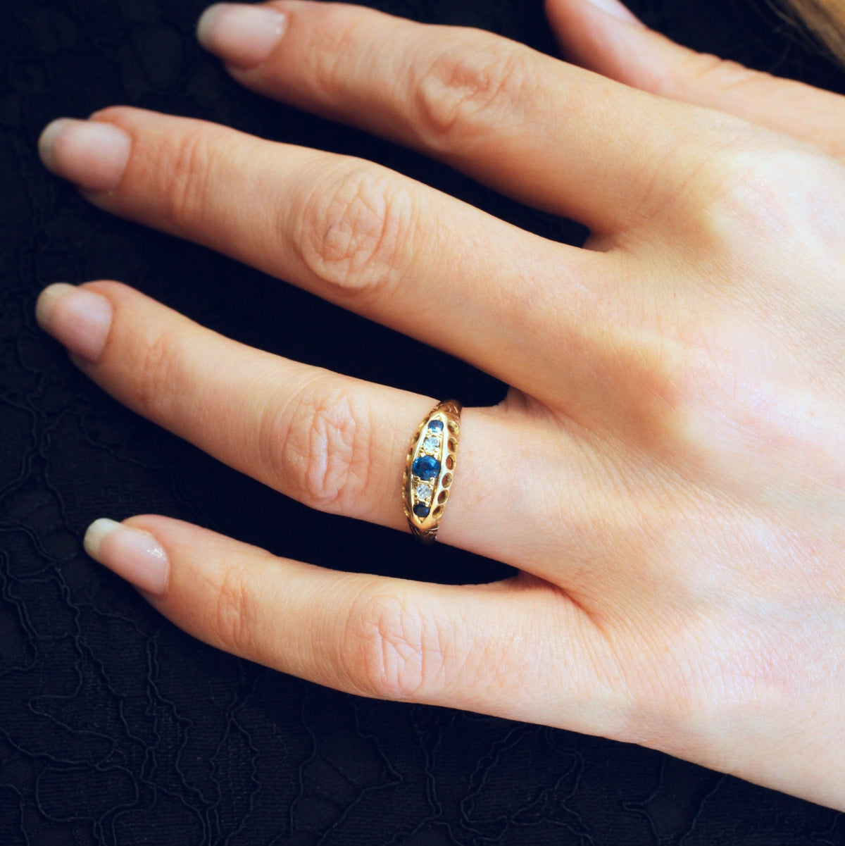 Cutest! Date 1907 Sapphire & Diamond Ring