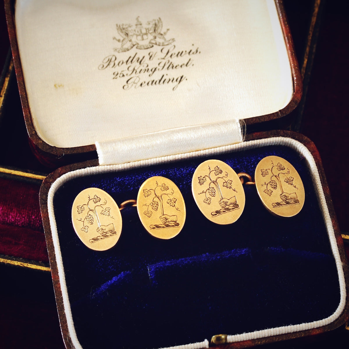 Antique 9ct Gold Grapevine Crest Cufflinks