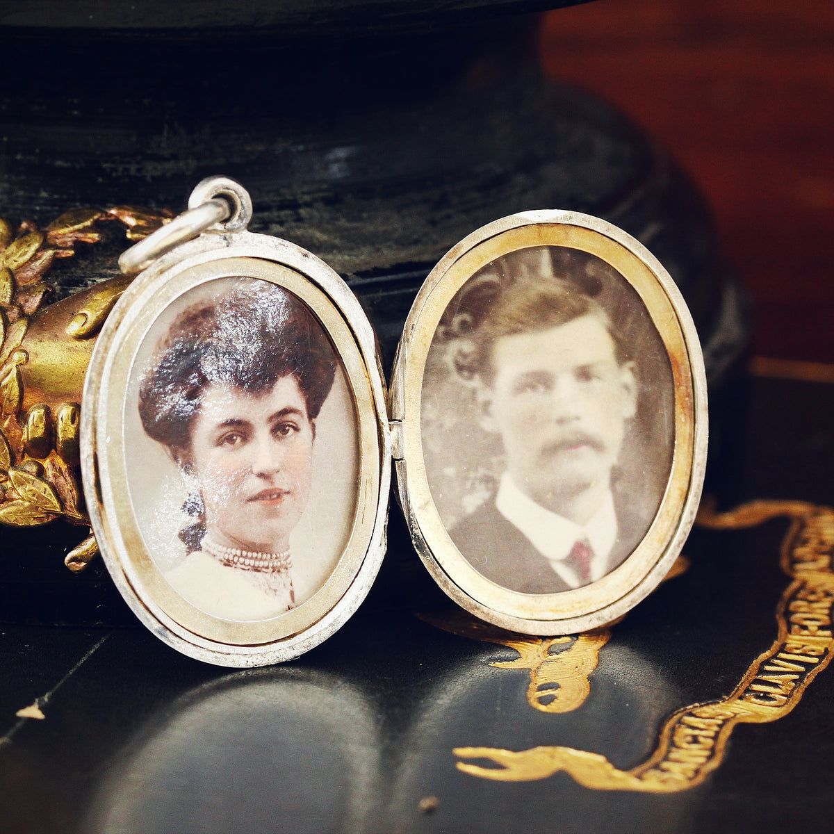 Late Victorian Silver Locket, Engraved 'MR'