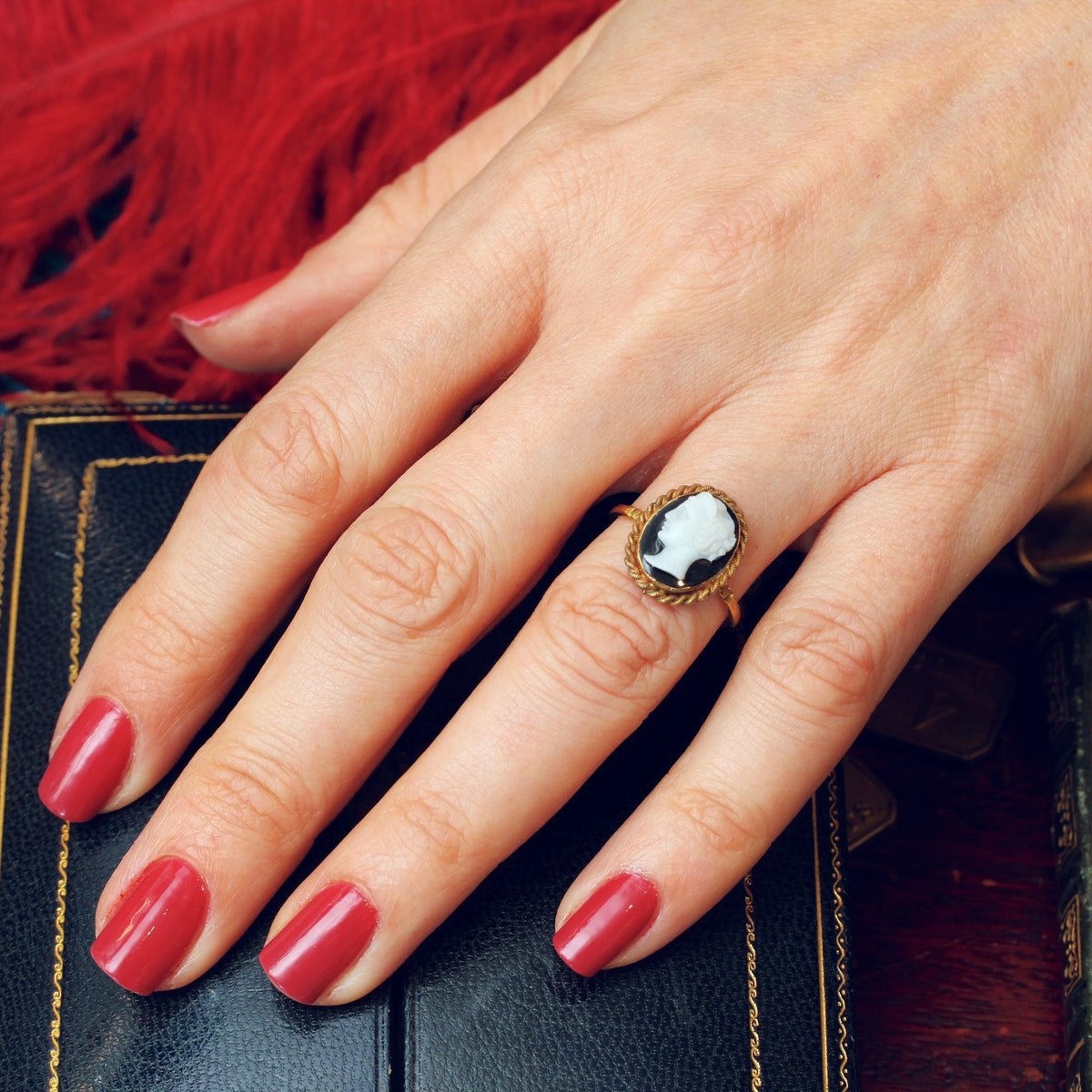 Vintage 9ct Gold Portrait Cameo Ring