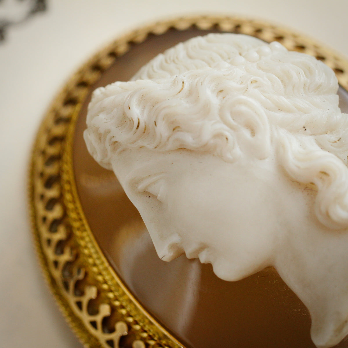 Majestic Superior Quality Antique Onyx Cameo Brooch