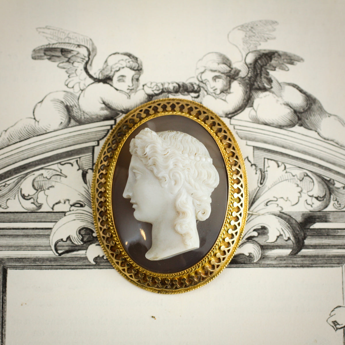 Majestic Superior Quality Antique Onyx Cameo Brooch