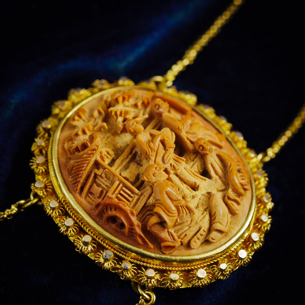 Glorious Antique Georgian Hand Carved Imperial Chinese Hediao Necklace